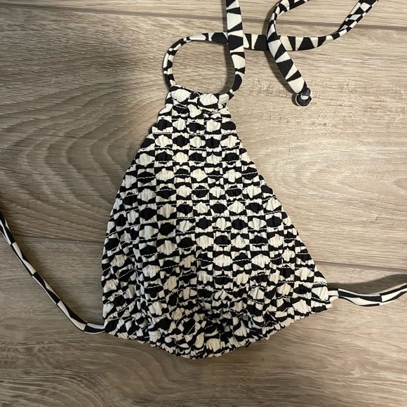 NWT H&M Black and White Pattered Bikini Top - Picture 3 of 5